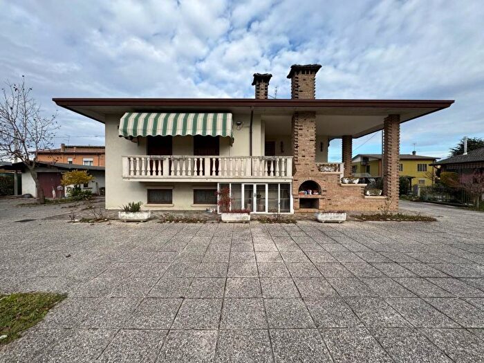 Casa quadrilocale in vendita in Via Cavin Maggiore, Centro, Pianiga