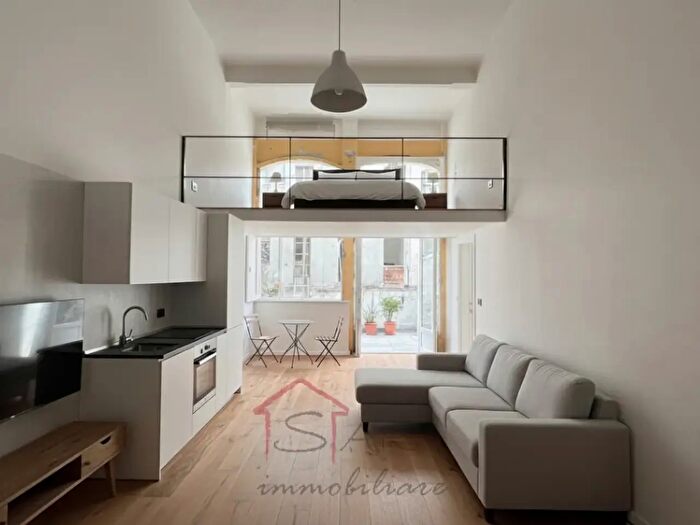 Appartamento trilocale in vendita in Via del Santo, Padova