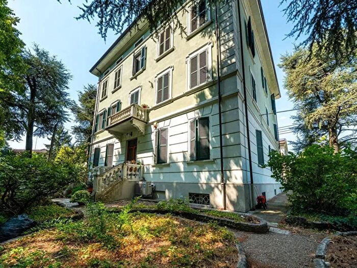 Appartamento trilocale in vendita in Viale dei Mille, Parma