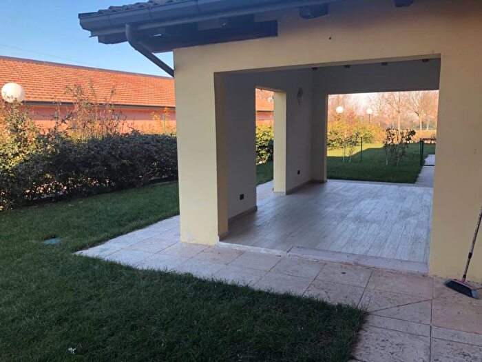 Appartamento con 5 locali in affitto in Via Santa Lucia, Castelnuovo Rangone