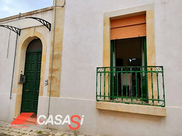 Casa con 5 locali in vendita in Via Santa Lucia, Minervino Di Lecce