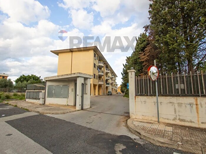 Appartamento con 7 locali in vendita in Via Teofane, Siracusa