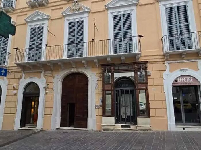 Appartamento quadrilocale in vendita in Piazza Luca da Penne, Penne