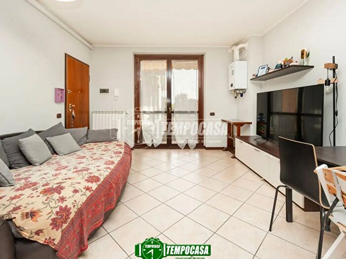 Appartamento trilocale in vendita in Via San Gervasio, Brembate