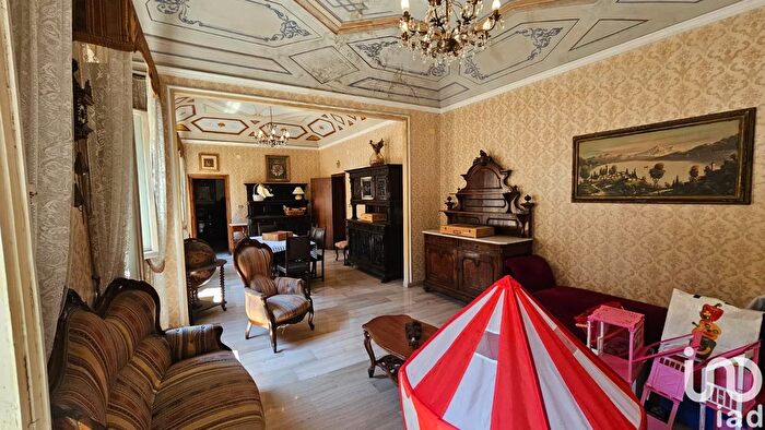 Appartamento con 9 locali in vendita in Via Campana, Osimo