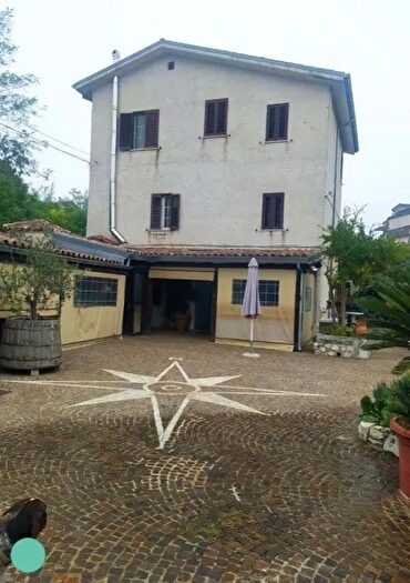 Casa con 10 locali in vendita in Via San Pietro Tre Cancelli, Piedimonte Matese