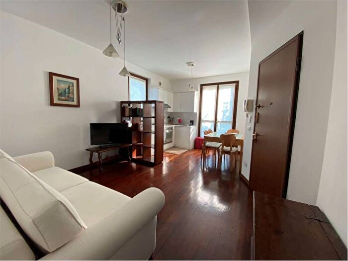 Appartamento bilocale in affitto in Viale Innocenzo XI, Viale Varese Crocifisso, Como