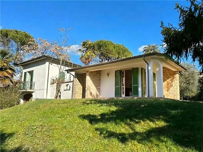 Casa con 5 locali in vendita in Via Montecchio, Villongo