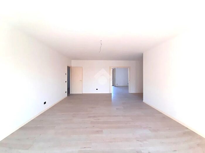 Appartamento quadrilocale in vendita in Via Salvioni, Bergamo