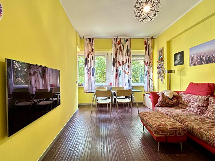 Appartamento con 5 locali in vendita in Via Petrarca, Asti