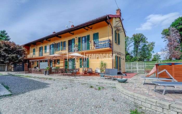 Casa con 5 locali in vendita in Via Dicembre, Divignano