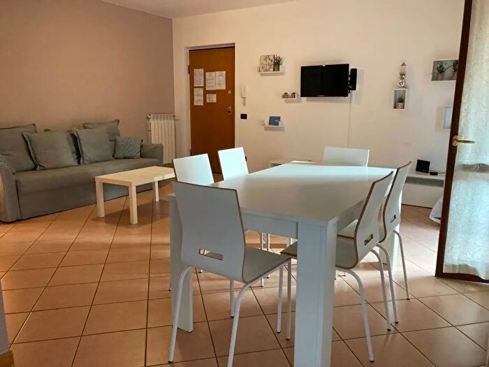Appartamento trilocale in affitto in Via Montesuello, Desenzano Del Garda