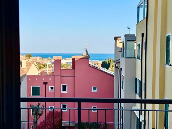 Appartamento trilocale in vendita in Via Felice Cascione, Pietra Ligure