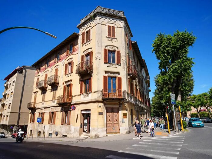 Appartamento con 5 locali in vendita in Viale Vittorio Emanuele, Siena