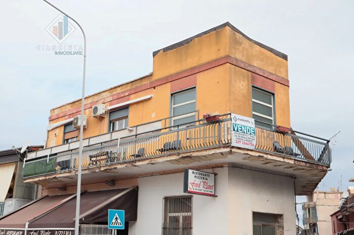 Appartamento con 8 locali in vendita in Via Bari N, Palagonia