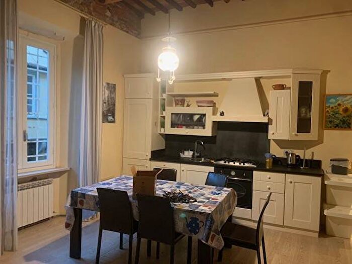 Appartamento trilocale in affitto in Via Fillungo, Piazza Anfiteatro Torre Guinigi, Lucca