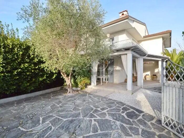 Casa con 6 locali in vendita in Via Amilcare Ponchielli b, Forte Dei Marmi