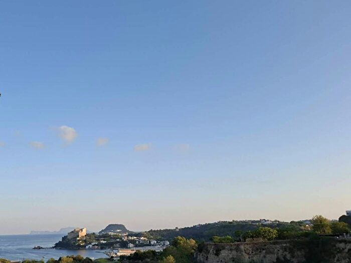 Appartamento trilocale in affitto in Via Orazio, Centro, Bacoli