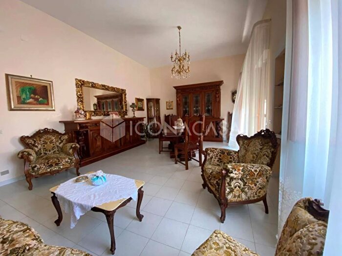 Appartamento con 8 locali in vendita in Via Lecce, San Severo