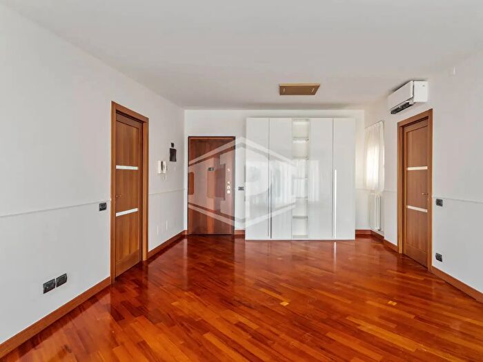 Appartamento bilocale in affitto in Via De Amicis, Milano