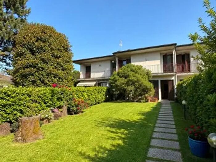Casa con 6 locali in vendita in Via Selvaregina, Cantu