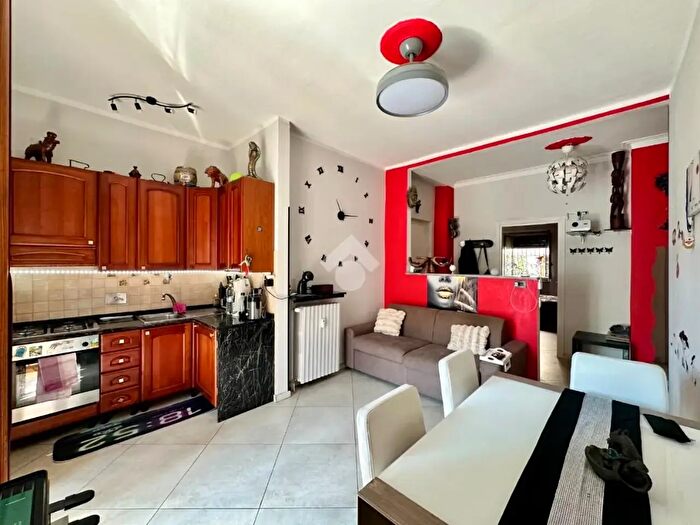 Appartamento trilocale in vendita in Via Casteldelfino, Torino