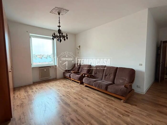 Appartamento trilocale in vendita in Via a dAvalos, Vigevano