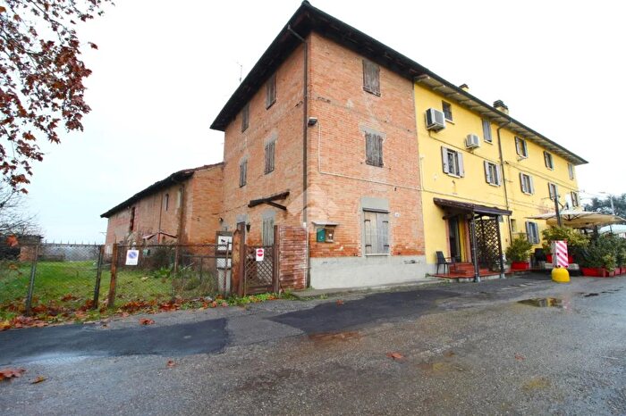 Casa con 10 locali in vendita in Via Ristorone, San Lazzaro Di Savena