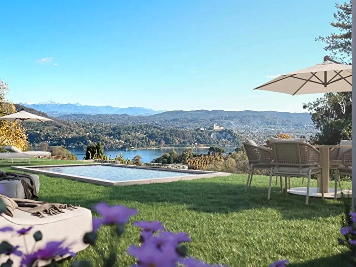 Casa con 5 locali in vendita in Via Campagna, Arona