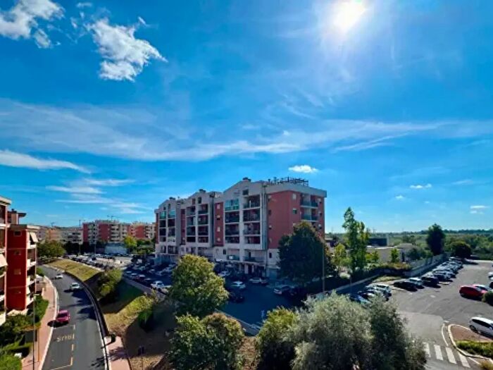 Appartamento quadrilocale in vendita in Via Bruno De Finetti, Roma