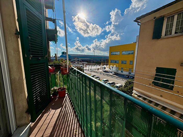 Appartamento quadrilocale in vendita in Via Angelo Siffredi, Genova