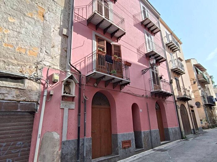Appartamento bilocale in affitto in Via Scippateste, Tribunale, Palermo