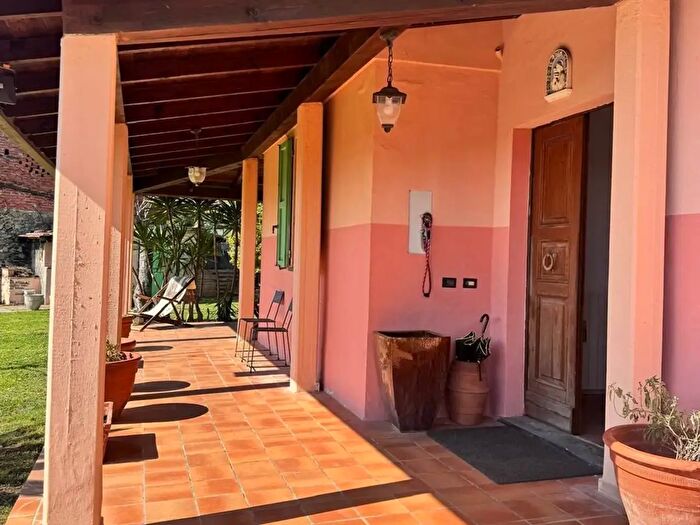 Casa con 7 locali in vendita in Isola, Luni
