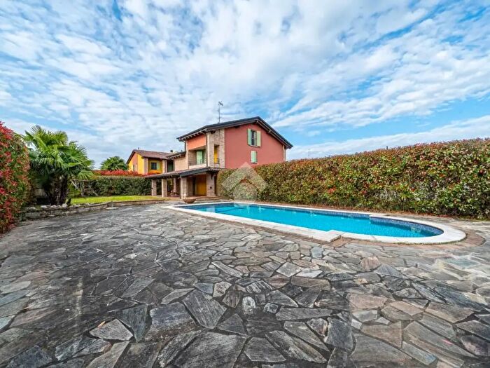 Casa con 5 locali in vendita in Via Papa Giovanni XXIII, Bibbiano