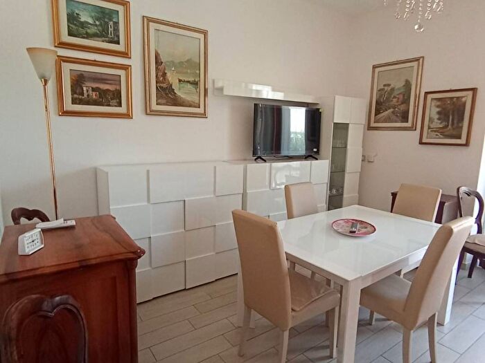 Appartamento trilocale in affitto in Via Guerrina, Montorio, Verona