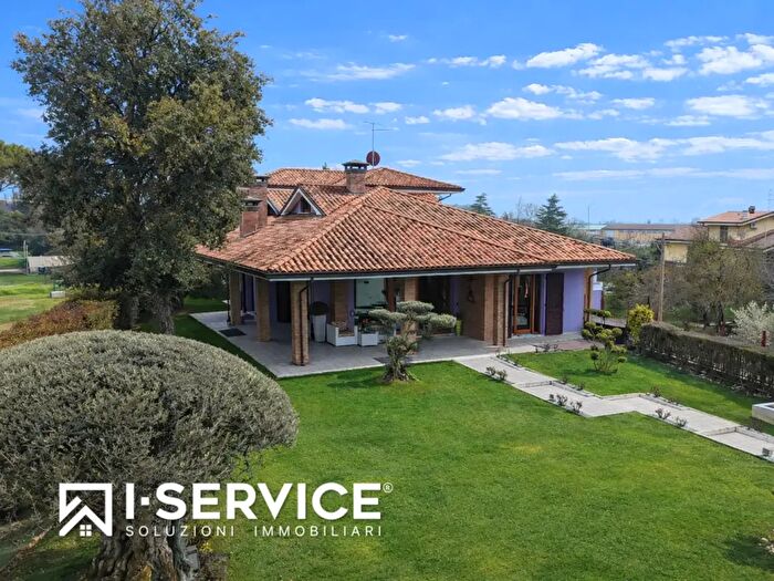 Casa con 15 locali in vendita in Via Teano, BellariaIgea Marina