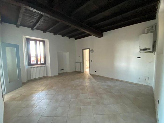 Appartamento bilocale in affitto in Vicolo dei Signori, Centro, Gavirate