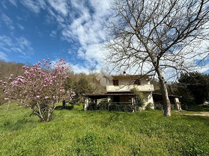 Casa trilocale in vendita in Via Vasca, Agosta