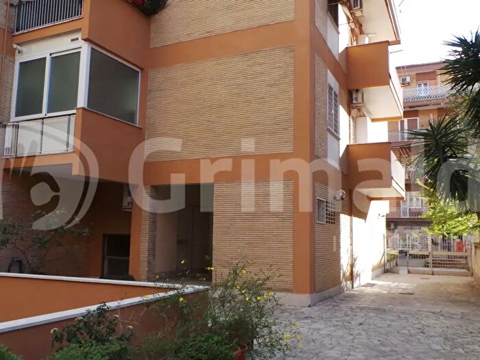 Appartamento trilocale in affitto in Via Diano Marina, Roma