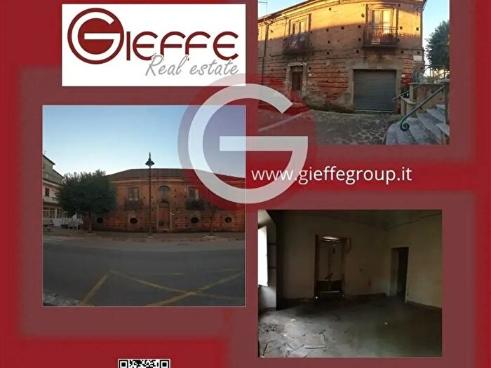 Casa con 10 locali in vendita in Taurianova