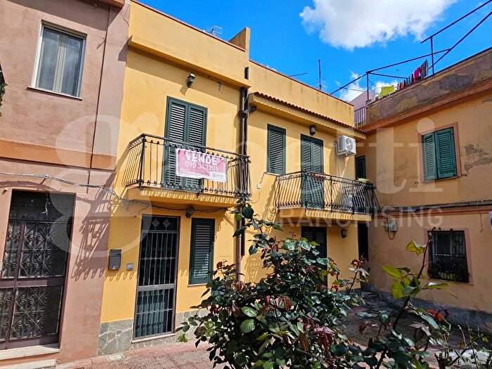 Casa trilocale in vendita in Via Chiesa Vecchia Camaro Sup, Messina