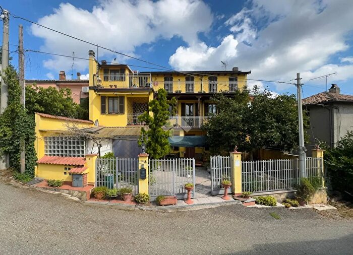 Casa con 8 locali in vendita in Località Cà Sgarioli, Santa Maria Della Versa