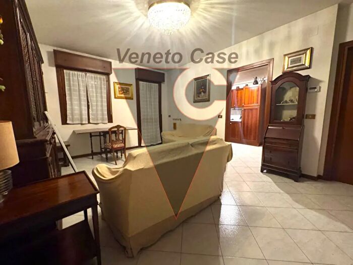 Appartamento trilocale in affitto in Via Padova, Vigonovo