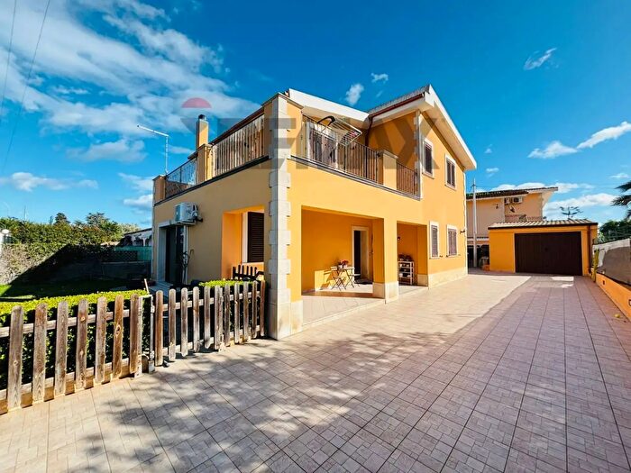 Casa con 6 locali in vendita in Via Isole delle Molucche, Siracusa