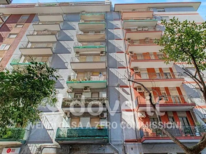 Appartamento trilocale in vendita in Via Livio Andronico, Taranto