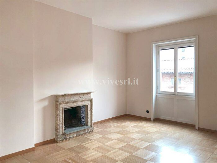 Appartamento con 5 locali in affitto in Via San Damiano, San Babila, Milano