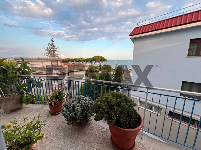 Appartamento con 5 locali in vendita in Formia