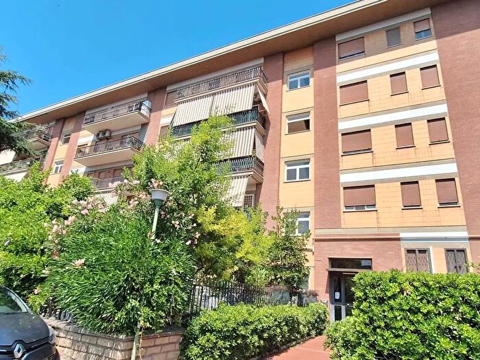 Appartamento trilocale in affitto in Via Percile, Roma