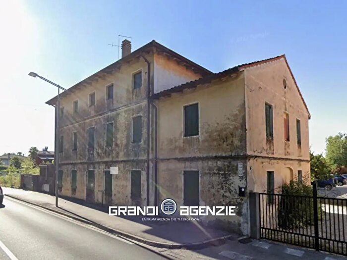 Casa con 5 locali in vendita in Via Roma, Salgareda