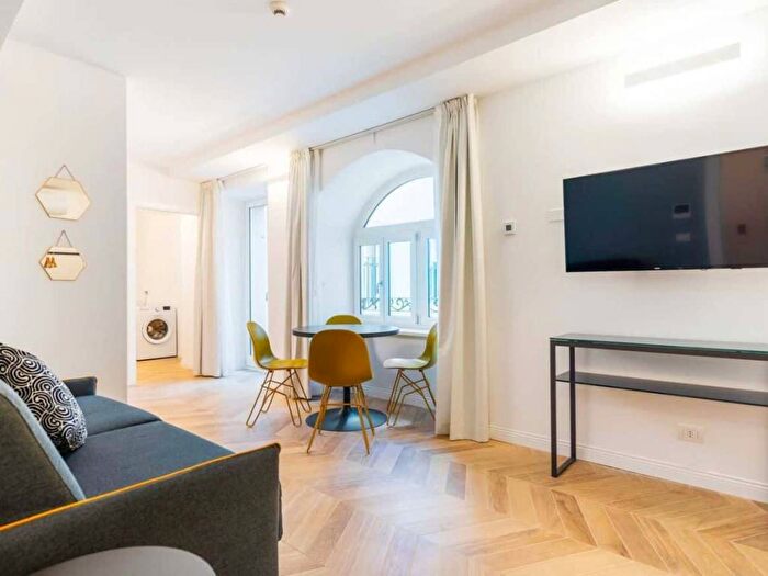 Appartamento bilocale in affitto in Via Mazzini, Borgo Teresiano, Trieste